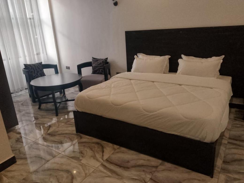 Water Pavilion Hotel Keroka Luaran gambar