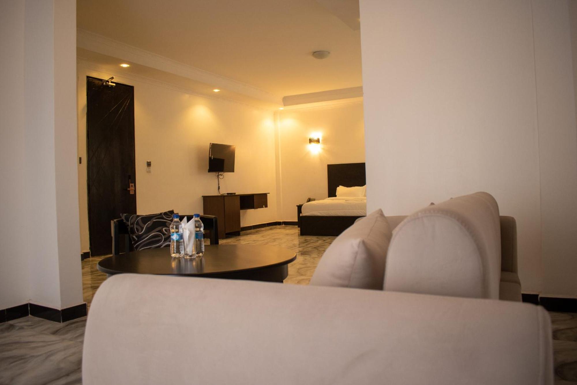 Water Pavilion Hotel Keroka Luaran gambar