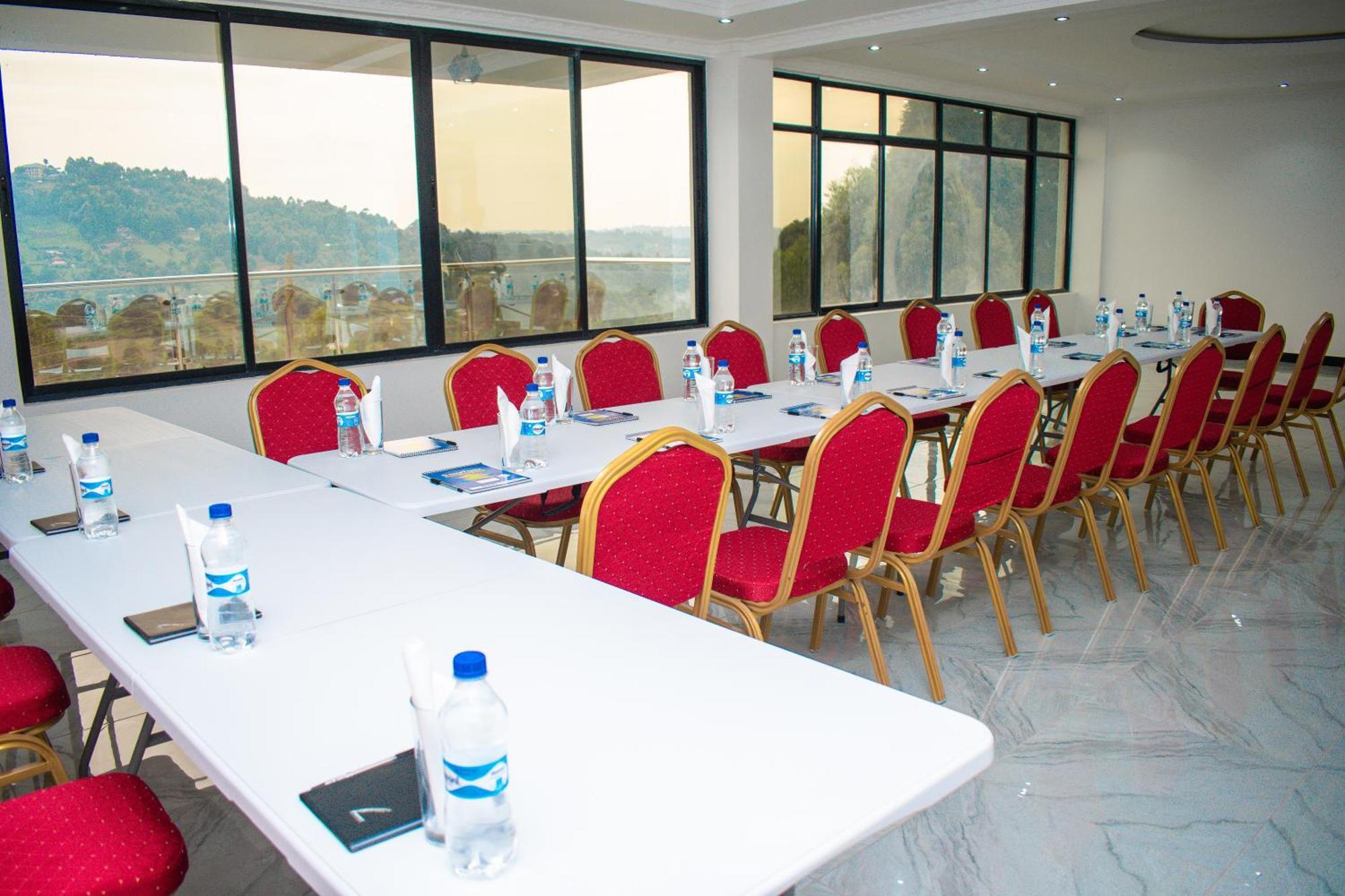 Water Pavilion Hotel Keroka Luaran gambar